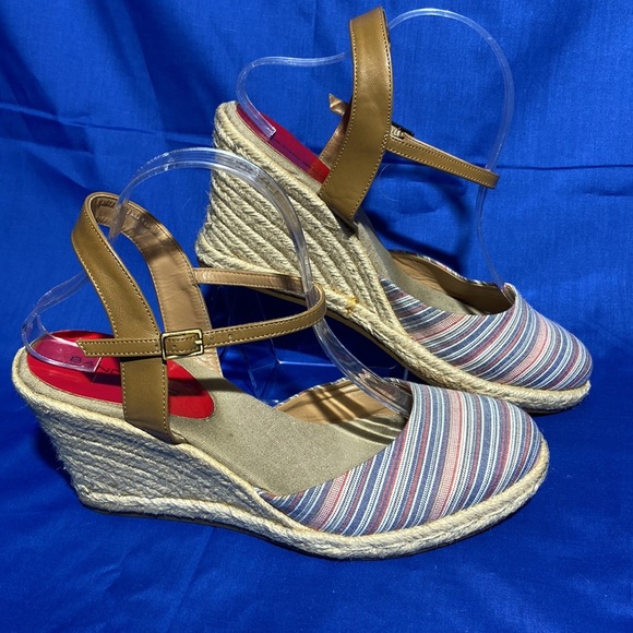 Bandolino Espadrilles Red, Blue & white. Size 10M. - Picture 1 of 7